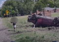 VÍDEO: criança de 3 anos escapa ilesa de capotamento nos EUA após mãe fugir da polícia