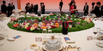 Louça luxuosa, Musk 'tietado' e mais: veja VÍDEO e FOTOS de banquete com Trump e Xi na China