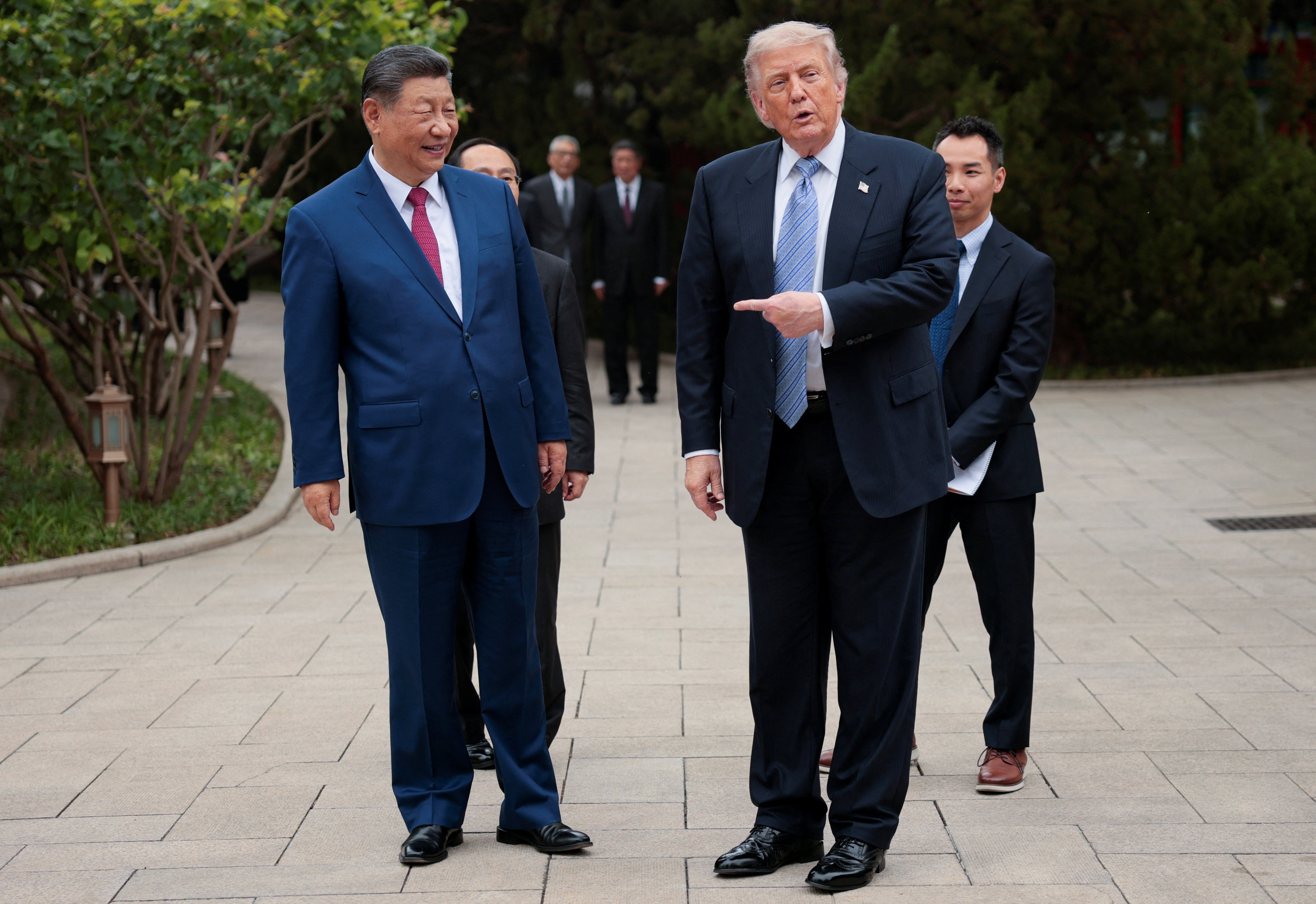 Petróleo atinge maior nível em dez dias após reunião entre Trump e Xi