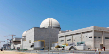 Ataque com drone provoca incêndio em usina nuclear dos Emirados Árabes e aumenta tensão em cessar-fogo com Irã