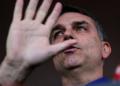 Bomba sobre Flávio Bolsonaro foi boa notícia para um de seus amigos