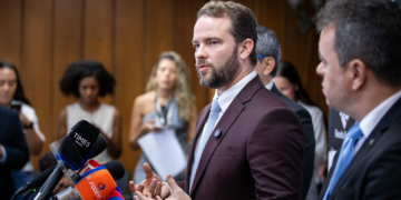 'Sou o primeiro a topar' discussão de imposto sobre ultrarricos no G7, diz Durigan em Paris