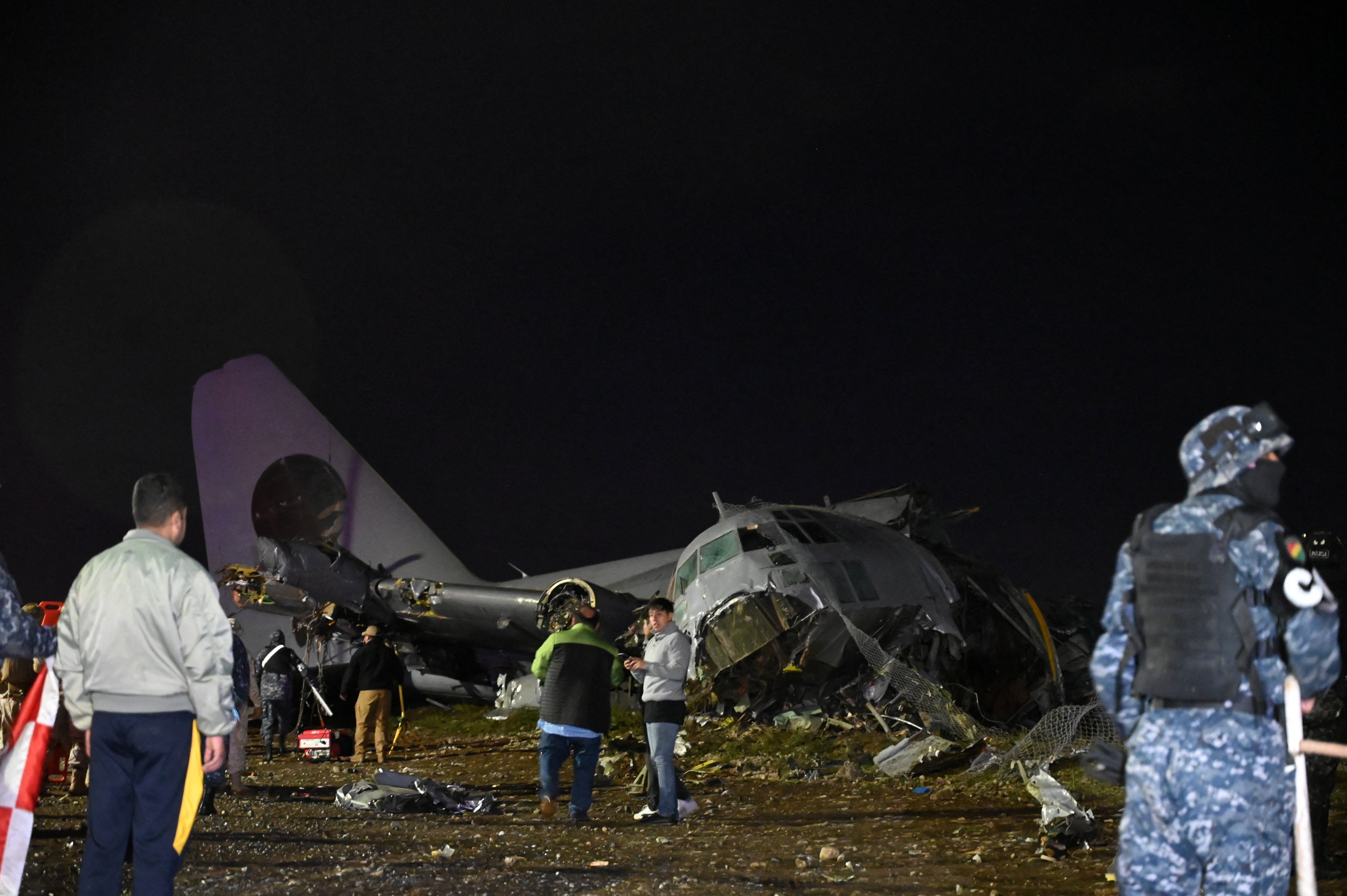 Pilotos envolvidos em acidente aéreo com mais de 20 mortos na Bolívia são presos