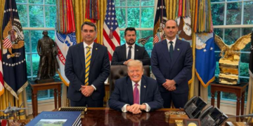 Flávio Bolsonaro diz que pediu a Trump para classificar PCC e CV como grupos terroristas