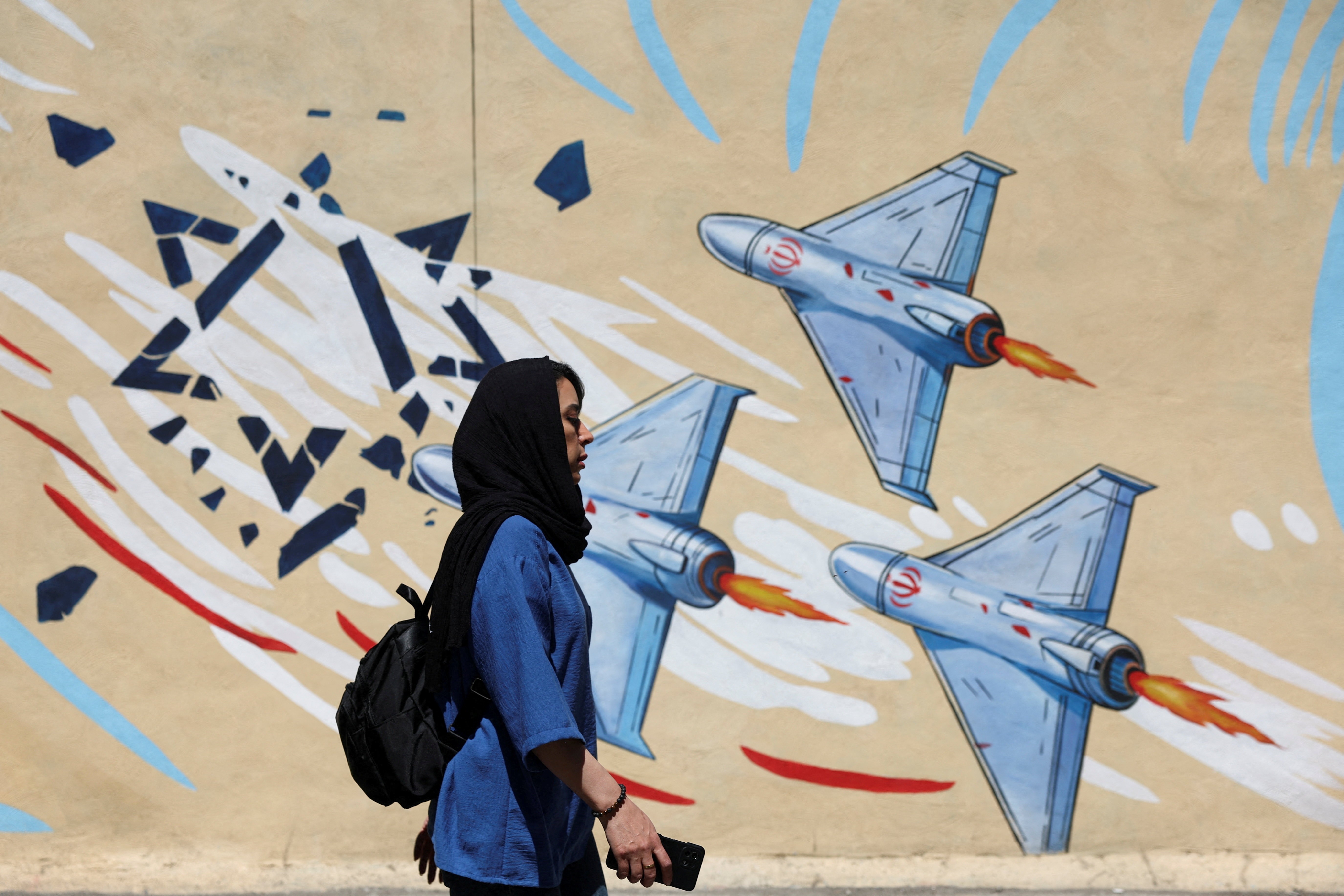 Israel e Hezbollah se enfrentam no sul do Líbano enquanto negociações pelo fim da guerra seguem