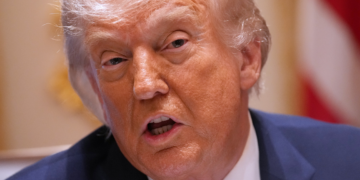 Trump se prepara para tomar 'decisão final' sobre possível acordo com Irã