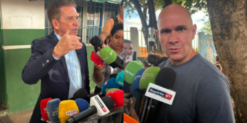 Abilio e Sérgio Ricardo: Ex-secretário pagou milhões em livros desnecessários ao invés de despesas básicas das escolas