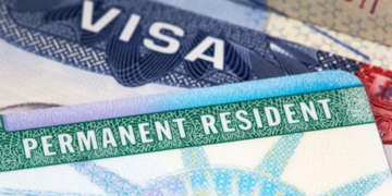 Governo Trump recua sobre regra que exigia saída dos EUA para obtenção de green card, diz jornal