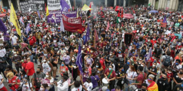 O divórcio entre o liberalismo e a democracia: uma resenha de “Povo vs. Democracia”
