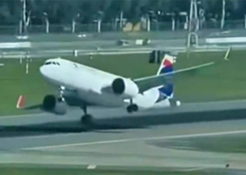 Avião da Latam que partiu de Guarulhos arremete durante pouso em Buenos Aires; veja vídeo