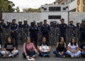 Agentes de inteligência da Venezuela tentam prender repórteres em Caracas