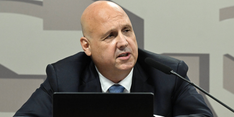 Lobo terá R$ 1 bi na CVM para caçar lobos de Wall Street genéricos