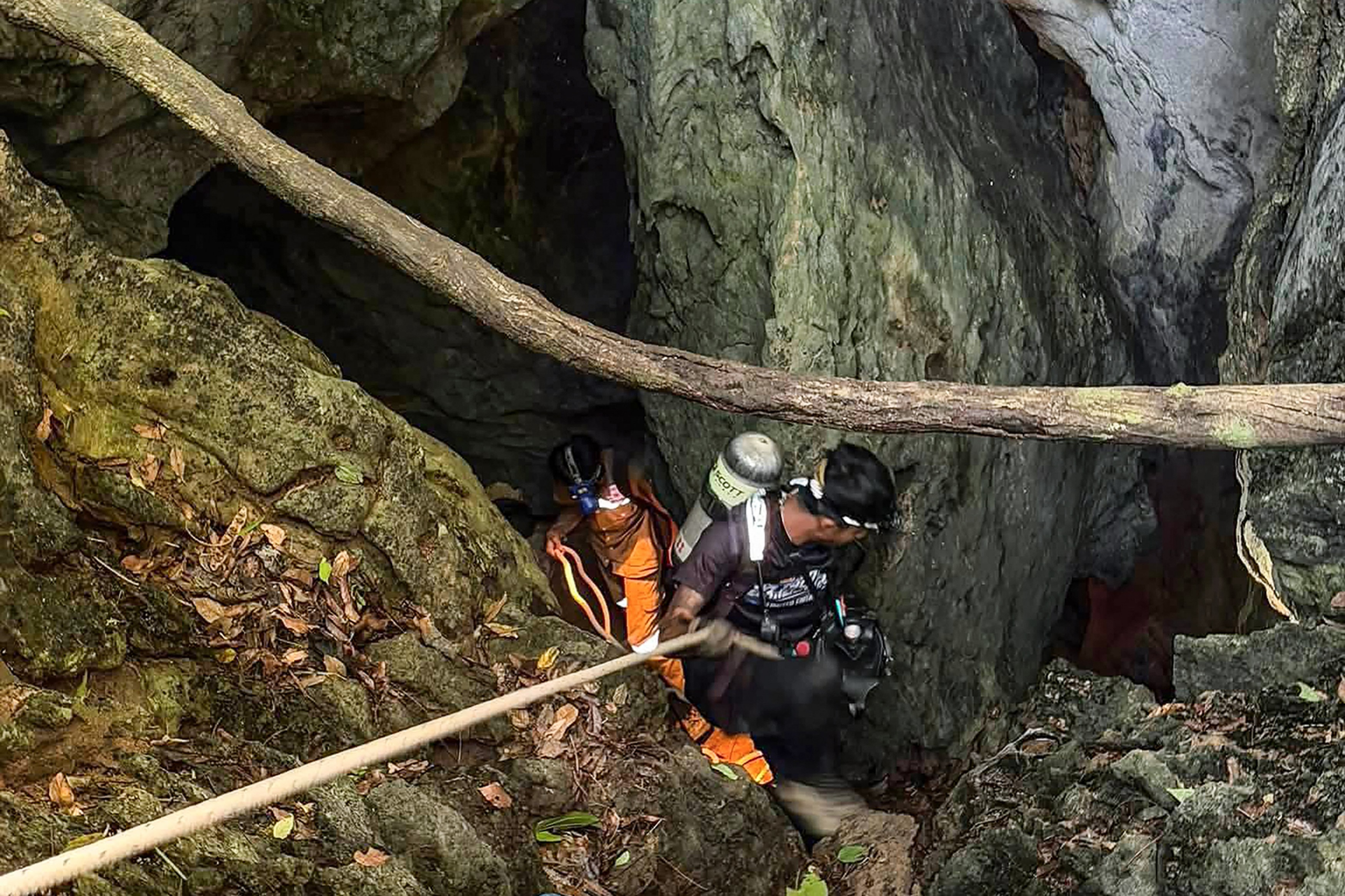 Buscas por dois homens presos em caverna no Laos são suspensas após mais de duas semanas