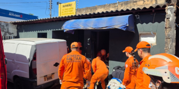 Sem conseguir andar, homem com 200 quilos é resgatado por bombeiros e encaminhado à UPA em Cuiabá