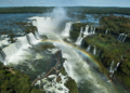 Turista pula nas águas das Cataratas do Iguaçu para pegar celular; veja vídeo