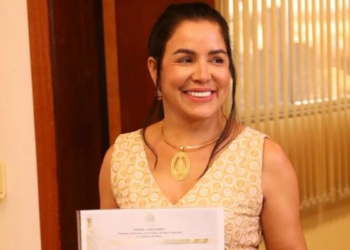 Com flagrante de dinheiro vivo e santinhos, vice-prefeita de Jauru vira ré por compra de votos