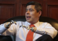 Quem é Luis Galarreta, vice de Keiko Fujimori, que perdeu as mãos quando bebê e entrou na política com Vargas Llosa