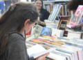 Influencer de livros é cancelada e perde trabalhos por não divulgar literatura LGBT