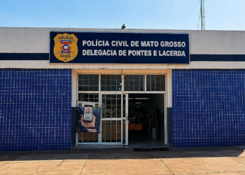 Investigador da Polícia Civil é afastado após ser filmado torturando preso em delegacia