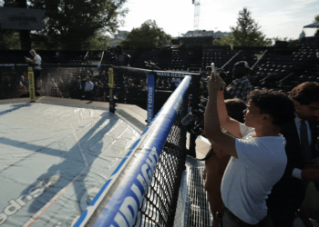 FOTOS: Casa Branca apresenta ringue de luta do UFC para 80º aniversário de Trump