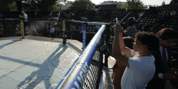 FOTOS: Casa Branca apresenta ringue de luta do UFC para 80º aniversário de Trump
