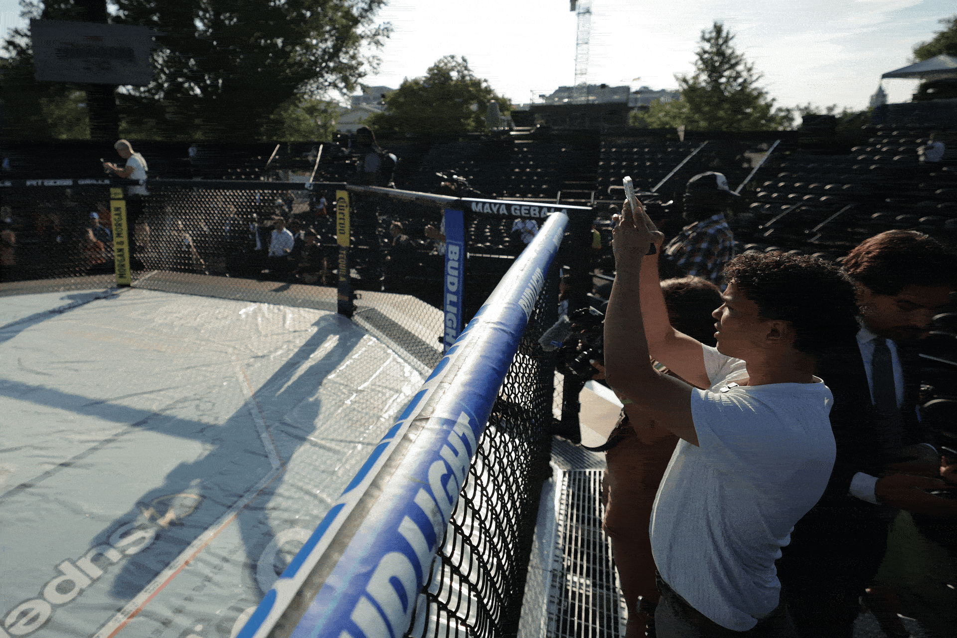 FOTOS: Casa Branca apresenta ringue de luta do UFC para 80º aniversário de Trump