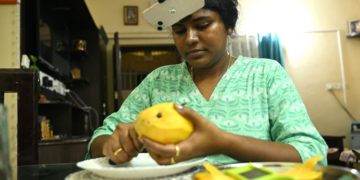Cortar frutas, dobrar roupas e cozinhar: com câmeras na cabeça, indianos treinam robôs de IA para fazer tarefas domésticas