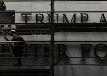 Nome de Trump é removido da fachada do Kennedy Center após decisão judicial
