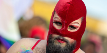 Projetos de lei na Câmara tentam impedir crianças em paradas LGBT