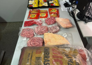 Duas mulheres são presas com R$ 2,8 mil de picanha e carvão roubados de açougue em Cuiabá
