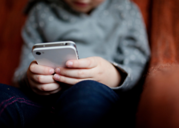 Malásia proíbe redes sociais para menores de 16 anos