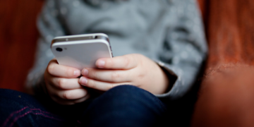 Malásia proíbe redes sociais para menores de 16 anos