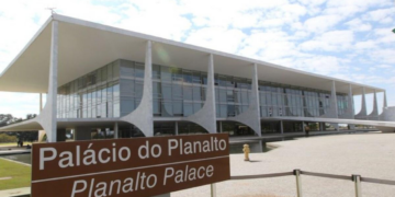 Após 13 mil reprovados, Governo muda regra e obriga calouros a passarem por exame para exercer profissão