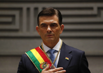Presidente da Bolívia decreta estado de emergência após 50 dias de protestos