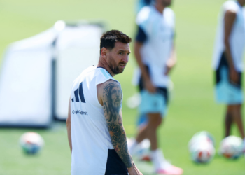 Artilharia histórica e saúde do pai dividem atenções na segunda partida de Messi na Copa