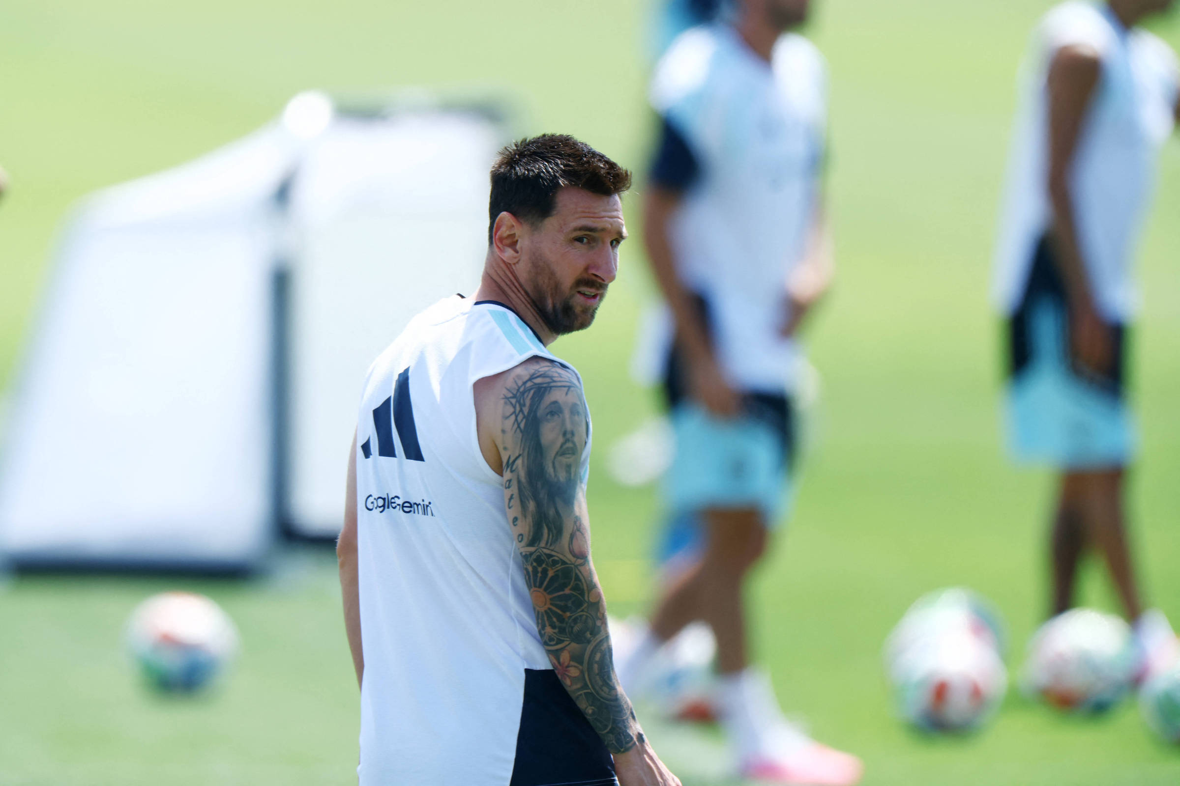 Artilharia histórica e saúde do pai dividem atenções na segunda partida de Messi na Copa