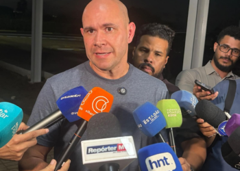 Abilio diz que empresa que pressionava prefeitura a pagar caminhão de livros sem contrato desapareceu