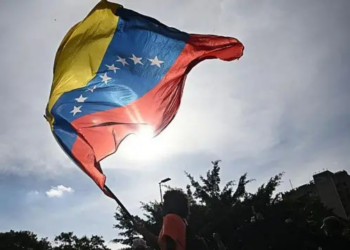 Dívida da Venezuela pode chegar a US$ 240 bilhões, diz jornal