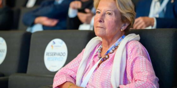 “Sejam vocês próprias”, diz uma das pioneiras da diplomacia em Portugal