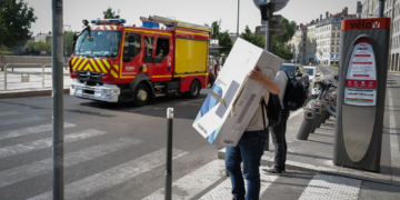 Onda de calor transforma ar-condicionado em disputa política na França