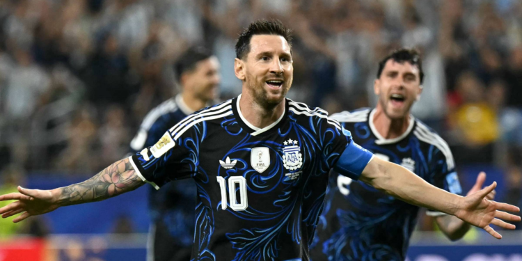 Com gol de Messi, Argentina bate Jordânia e faz segunda melhor campanha da Copa