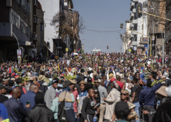 África do Sul tem protestos contra imigrantes após milhares fugirem da violência