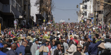 África do Sul tem protestos contra imigrantes após milhares fugirem da violência