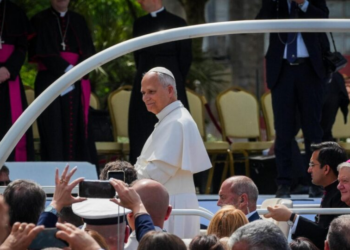 Papa Leão XIV inicia guinada na comunicação do Vaticano