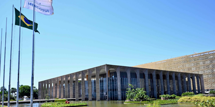 Atraso e período eleitoral frustram plano do governo Lula de criar conselho de relações exteriores
