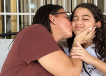 'Com ketchup e queijo': menina conta como sobreviveu por 32h à espera de resgate após terremotos na Venezuela