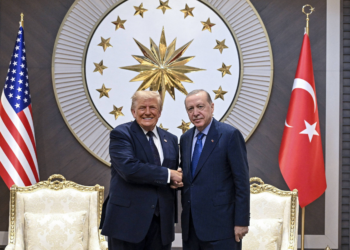 De volta à Otan, Trump critica aliados e exige a Groenlândia