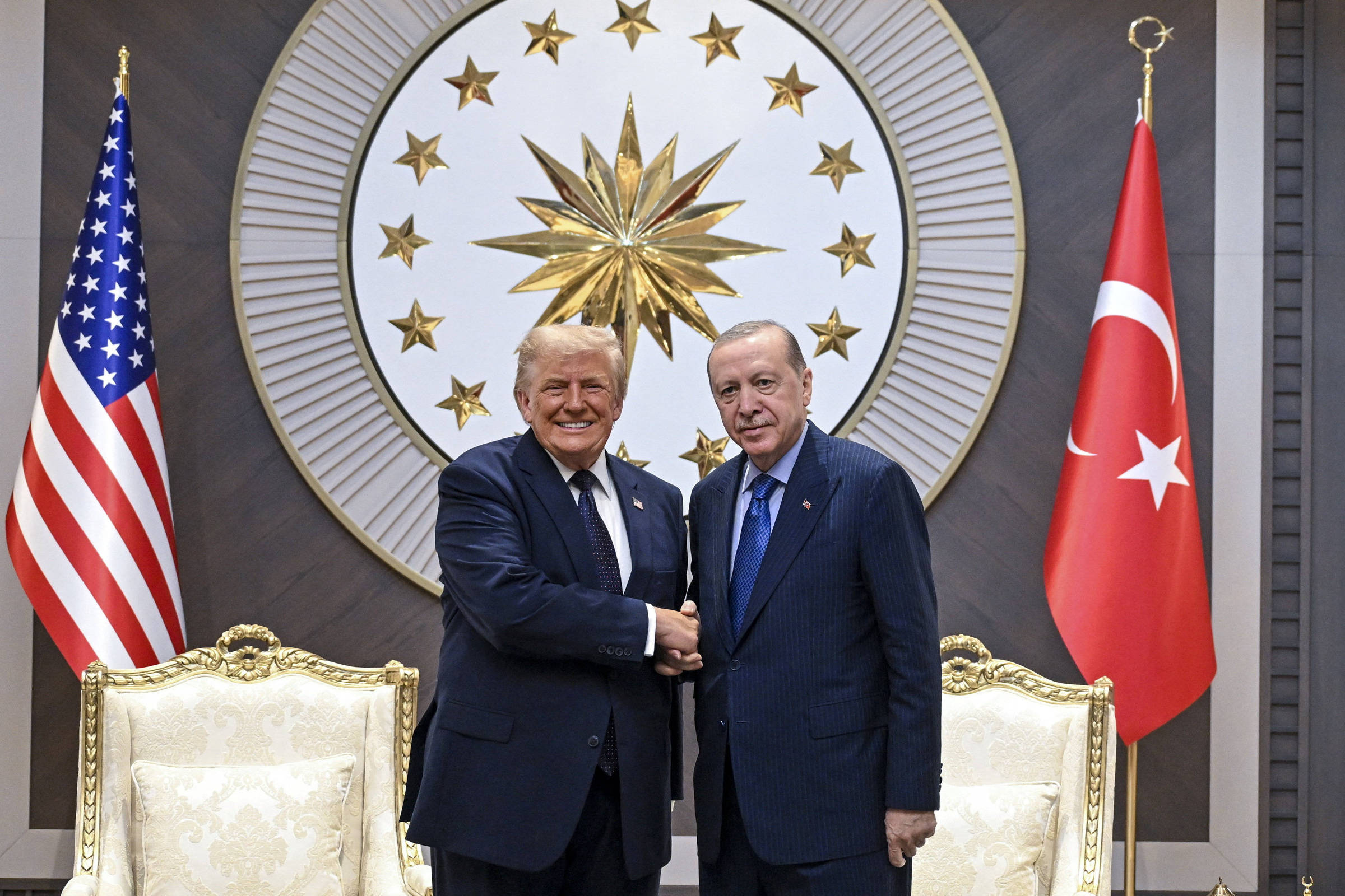 De volta à Otan, Trump critica aliados e exige a Groenlândia