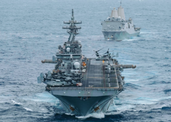 EUA bombardeiam alvos no Irã após navios serem atacados no Estreito de Ormuz