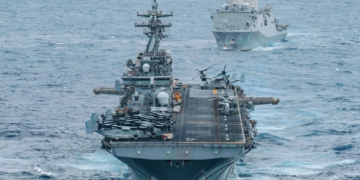 EUA bombardeiam alvos no Irã após navios serem atacados no Estreito de Ormuz